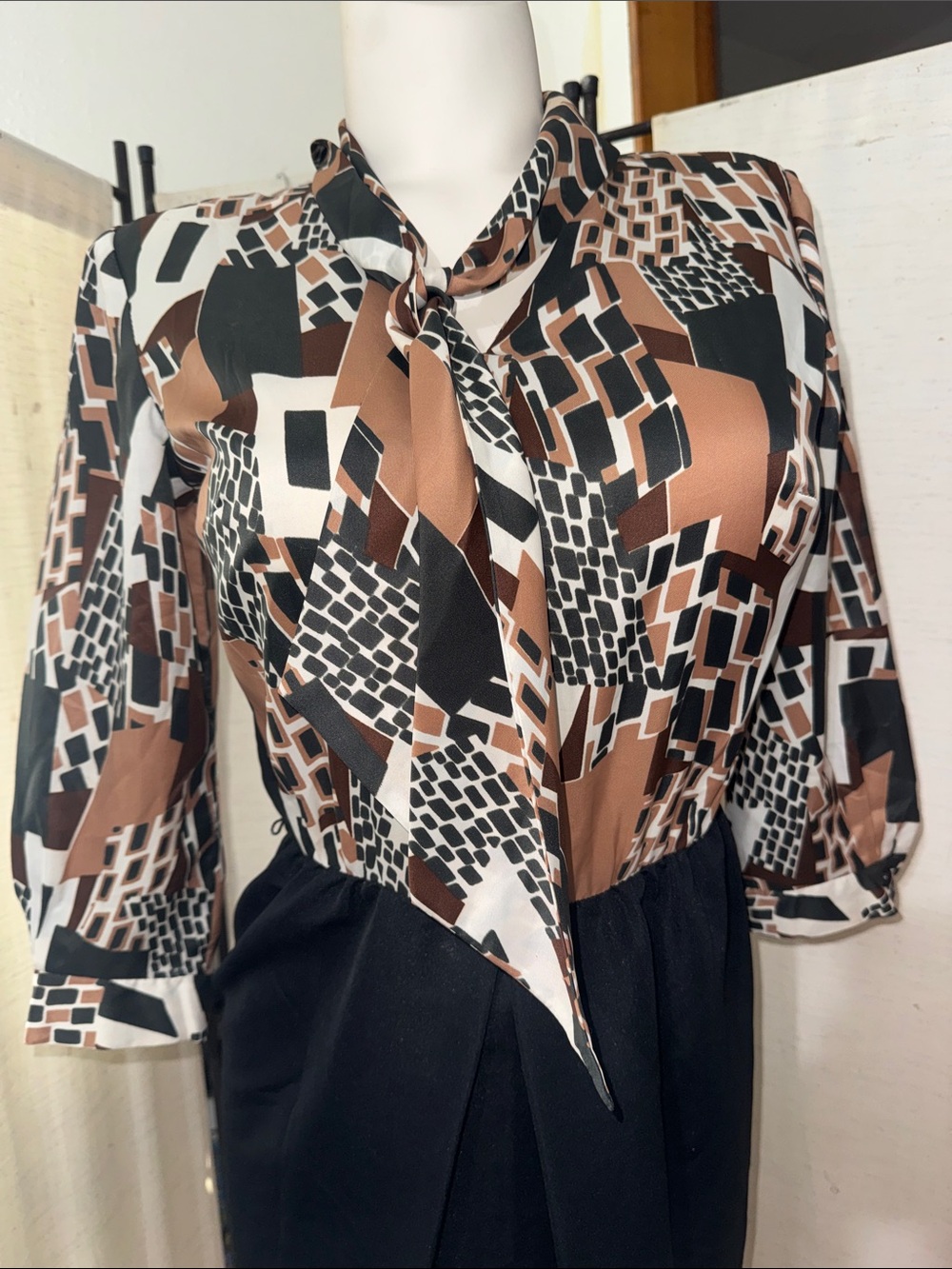 Nelly Don Vintage 12 Tie Neck Curvy Dress